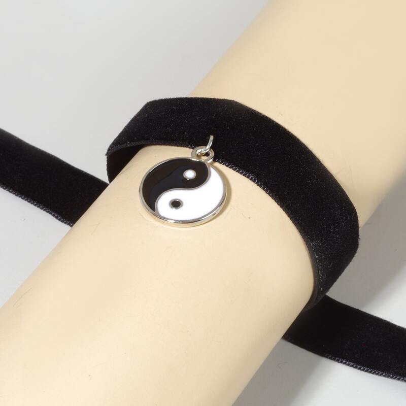 

Yin & Yang Decor Choker, Black and white
