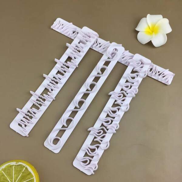 

4pcs Plastic Embossing Mold, White