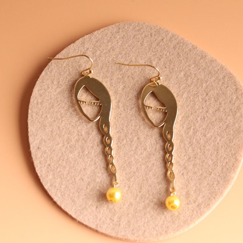 

Figure Drop Earrings, Gold