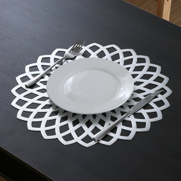 

1pc Non-slip Insulation Hollow Placemat, Silver