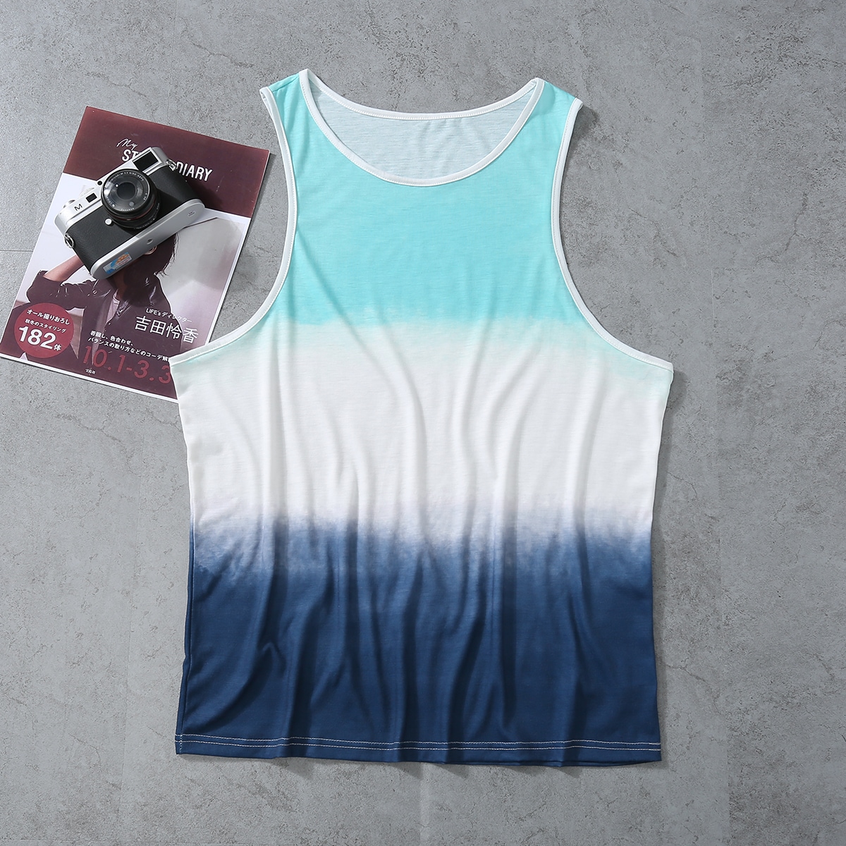 Девушка в спортивном топе. Топ спортивный женский. Розовая футболка женская. См т т п. Топы женские модные.