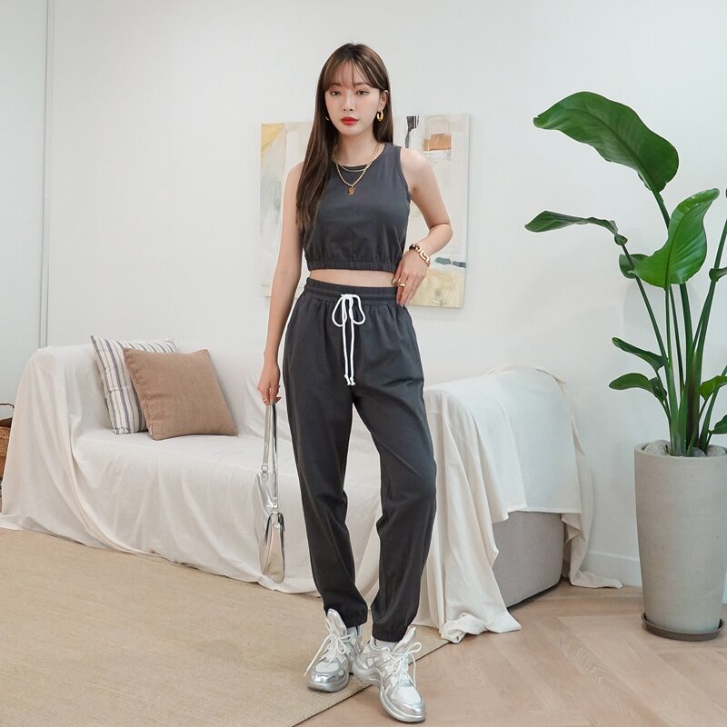 

Crop Tank Top With Drawstring Sweatpants, Black
