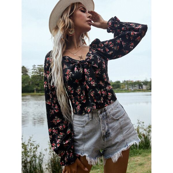 

Floral Sweetheart Tie Front Flounce Sleeve Blouse, Black