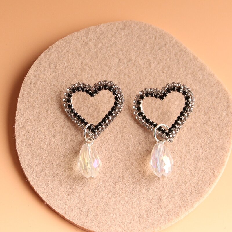 

Rhinestone Heart Stud Earrings, Black