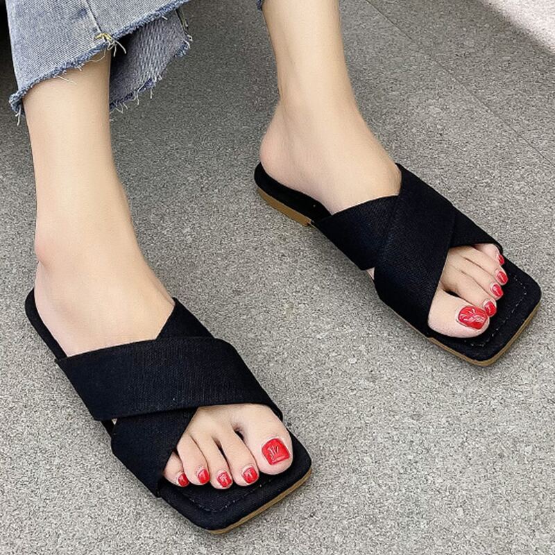 

Solid Criss Cross Slide Sandals, Black