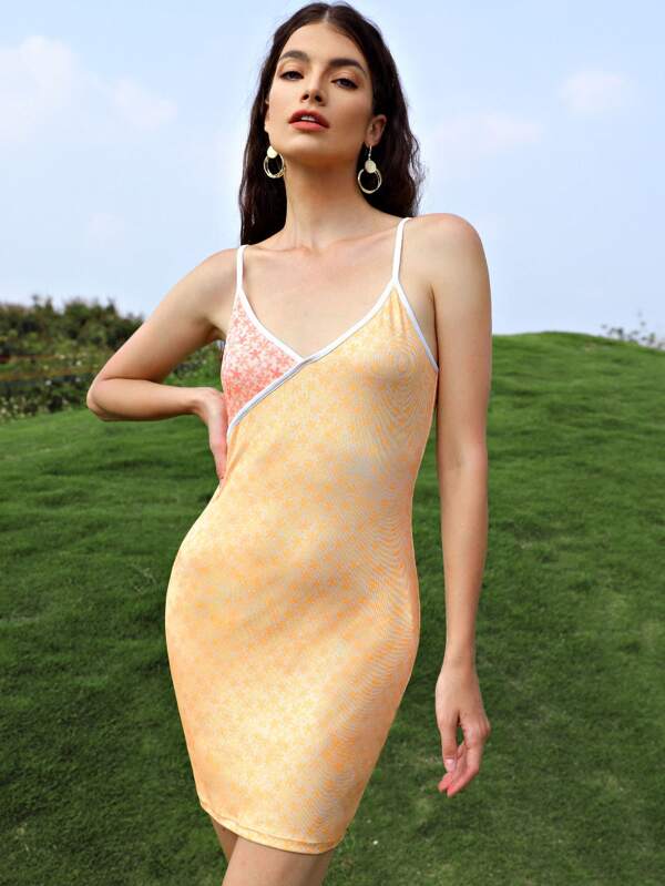 SHEIN Clasi Vestido Entallado Sin Mangas Con Estampado Floral