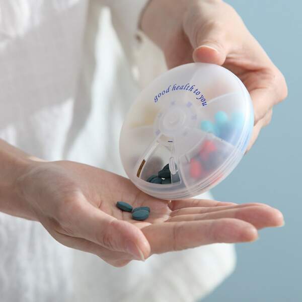 

1pc Round Pill Storage Box, White