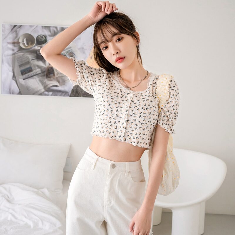 

Ditsy Floral Lettuce Trim Crop Tee, Multicolor
