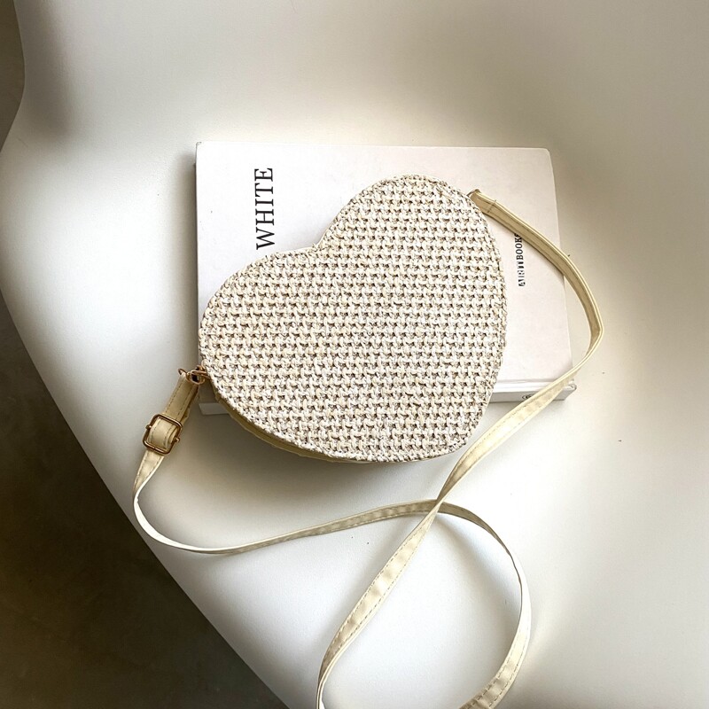 

Heart Straw Crossbody Bag, White