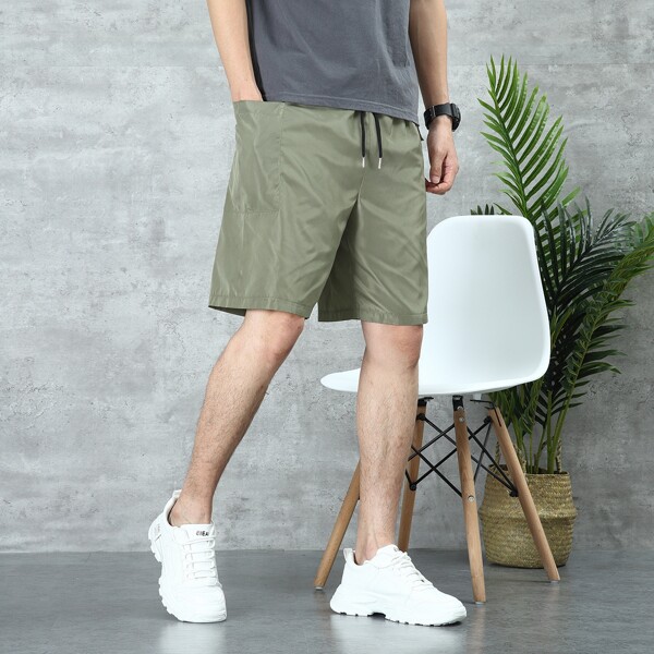 

Men Letter Patched Flap Pocket Shorts, Army green