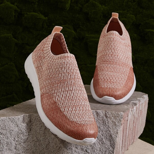 

Slip On Running Shoes, Pink