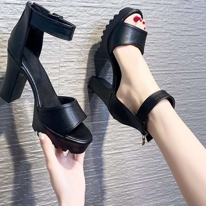 

Ankle Strap Chunky Heeled Sandals, Black