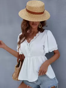 SHEIN Unity Blusa Con Encaje Contrastante Y Dobladillo Con Volantes - Blanco - Ver 1