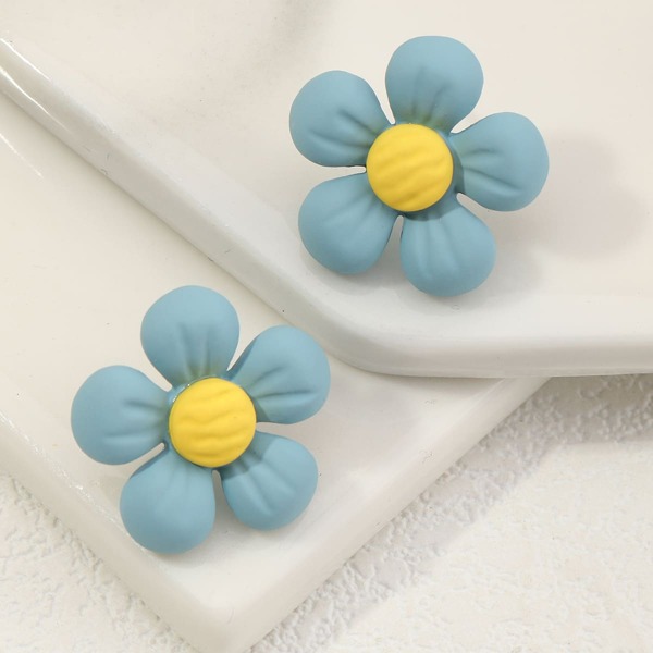 

Flower Decor Stud Earrings, Baby blue