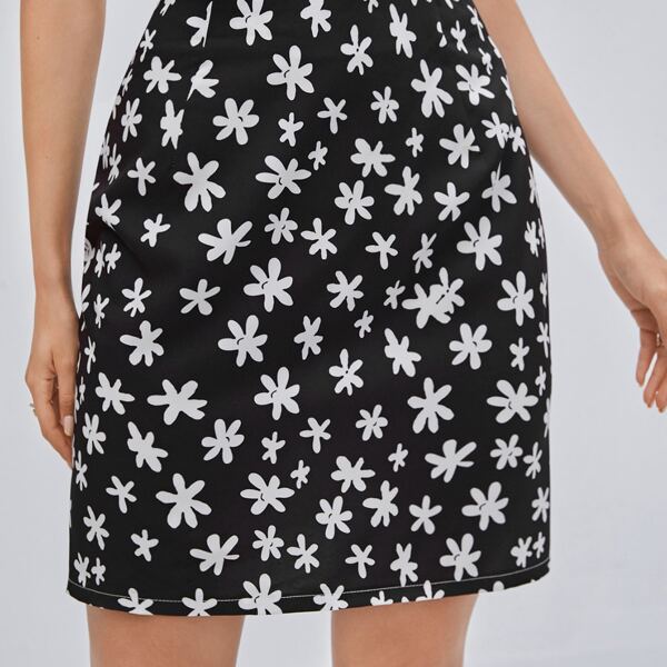 

Allover Floral Print Straight Skirt, Black and white