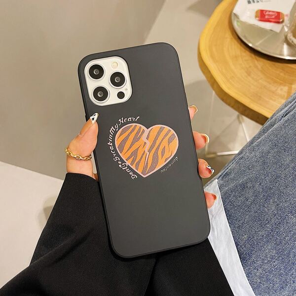 

Zebra Striped Heart Pattern Phone Case, Multicolor