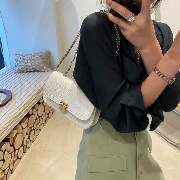 

Багетная сумка с тиснением под кожу крокодила, Белый