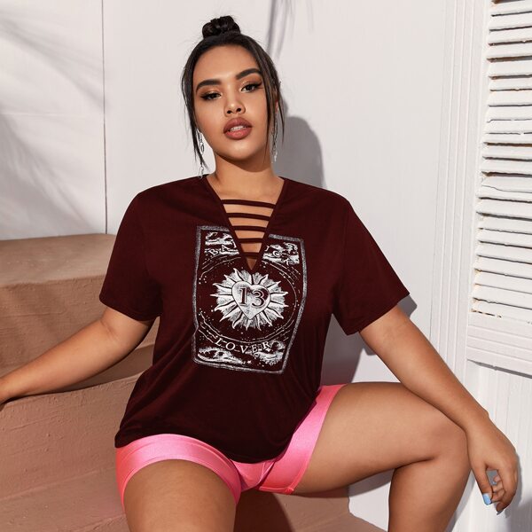 

Plus Tarot Card Graphic Ladder Cutout Tee, Maroon