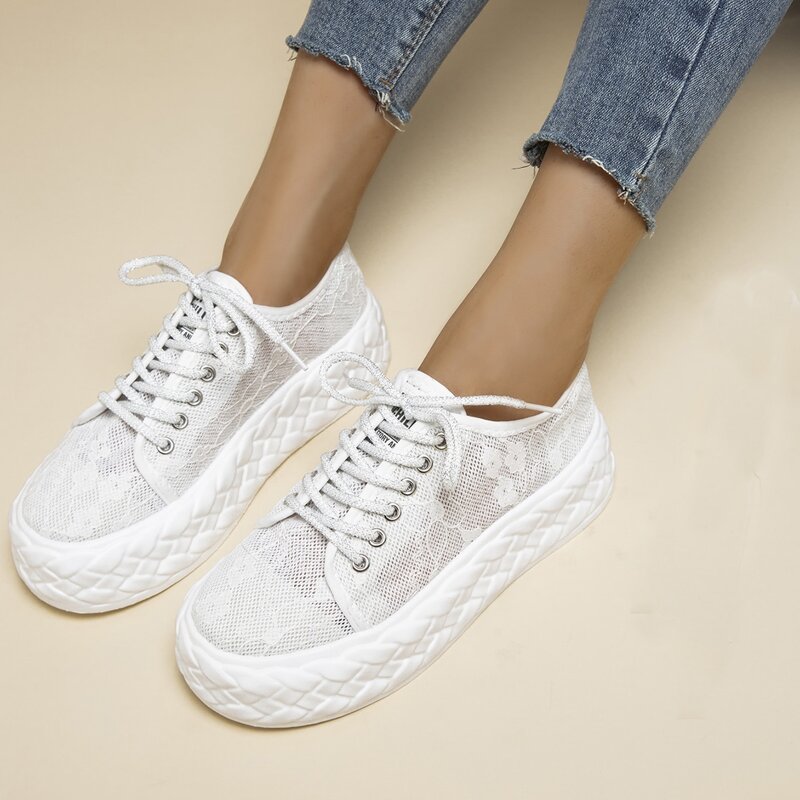 

Floral Lace Lace-up Sneakers, White