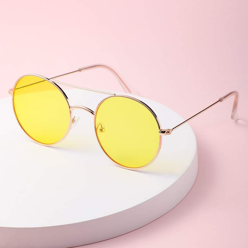 

Metal Frame Tinted Lens Sunglasses
