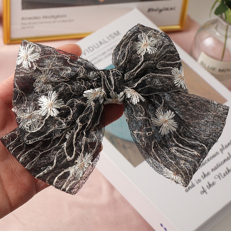 

Flower Graphic Bow Hair Clip, Black