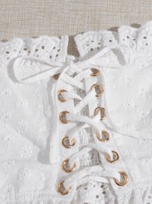 SHEIN Unity Top De Tubo De Schiffy Con Ribete De Volantes Delantero Con Cordones Y Ojales - Blanco - Ver 3