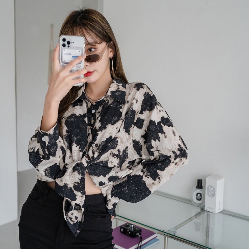 

Graphic Print Button Up Blouse, Multicolor