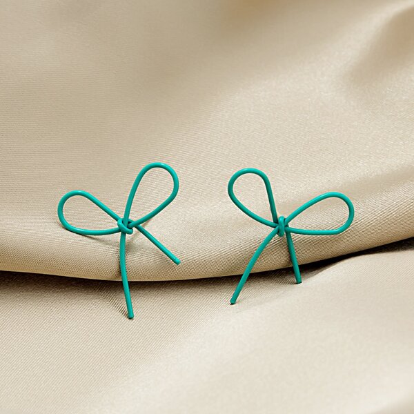

Hollow Out Bow Knot Decor Stud Earrings, Green