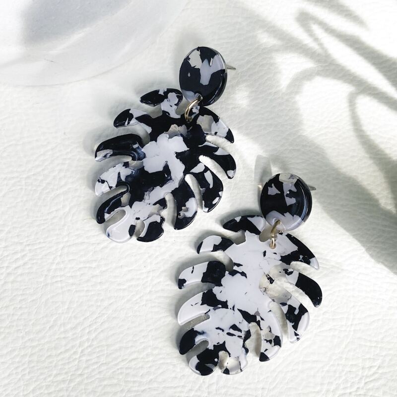 

Leaf Design Drop Earrings, Black and white