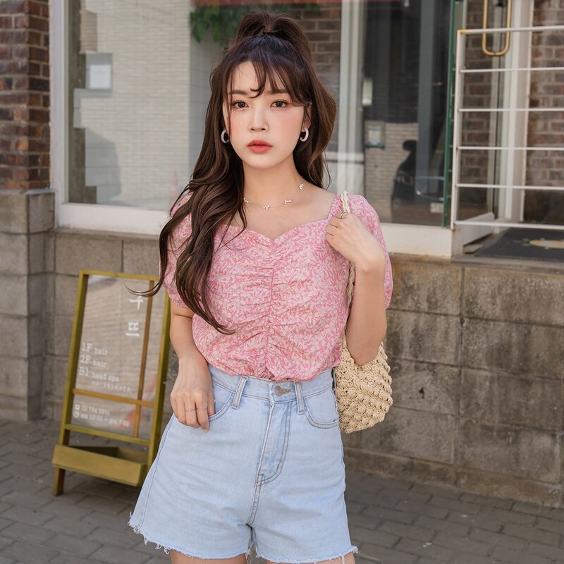 

Ditsy Floral Sweetheart Neck Blouse, Pink