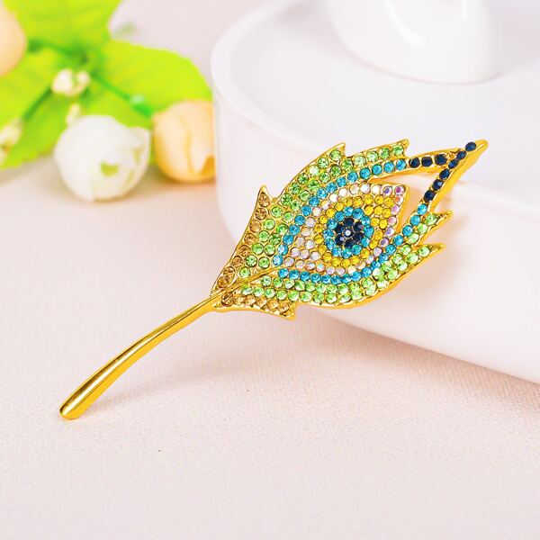

Rhinestone Decor Brooch, Gold