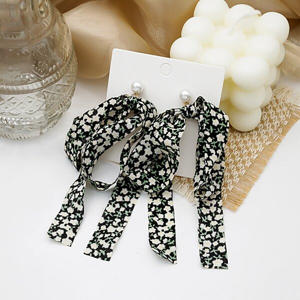 

Floral Print Drop Earrings, Black