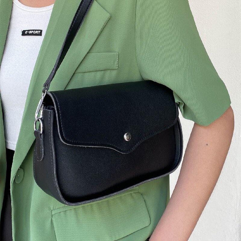 

Solid Envelope Shoulder Bag, Black