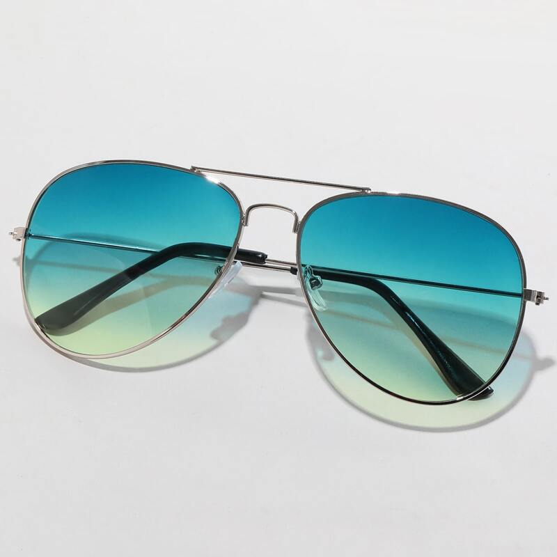 

Metal Frame Tinted Lens Sunglasses