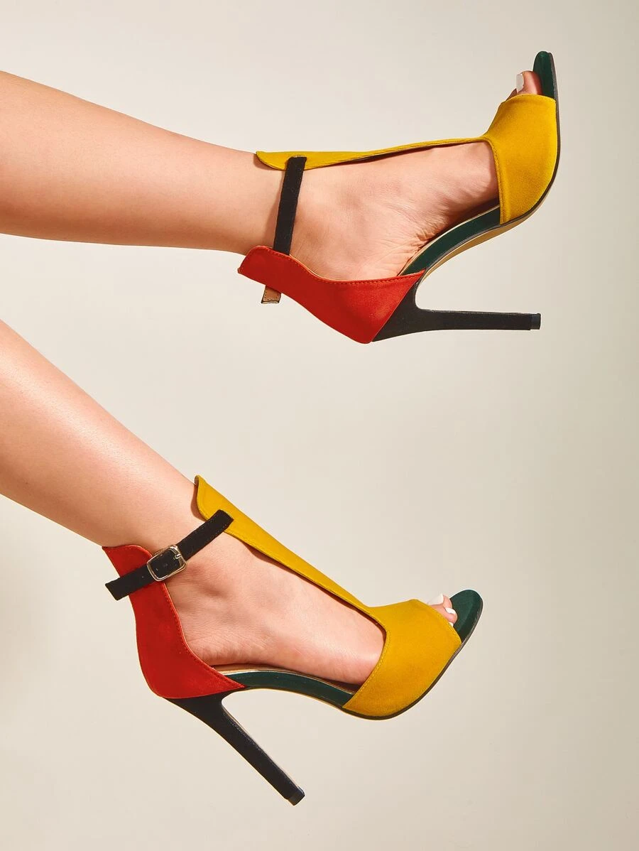 صندل كعب مستدق بالوان متجانسة