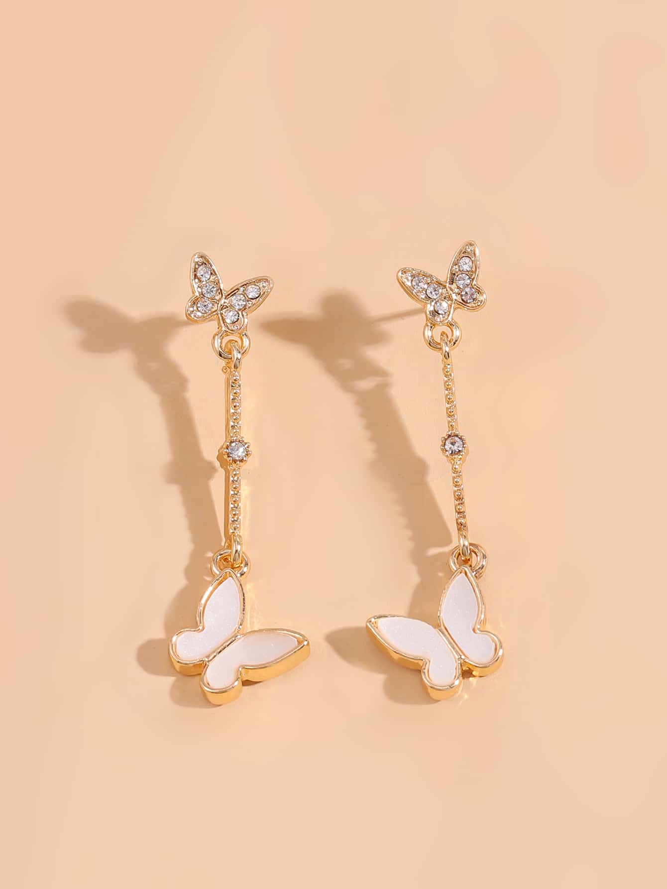 Rhinestone Butterfly Decor Drop Earrings - trắng - Xem 2