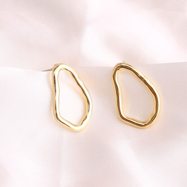 

Hollow Out Stud Earrings, Gold