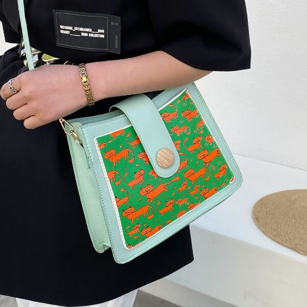 

Cartoon Cat Graphic Crossbody Bag, Mint blue