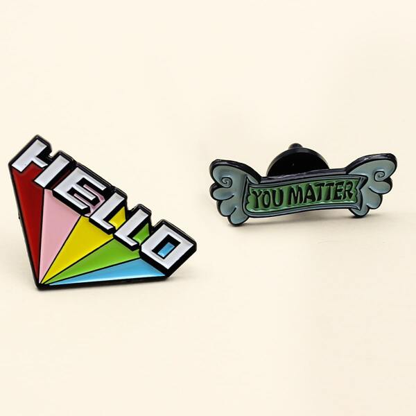 

2pcs Letter Design Brooch, Multicolor