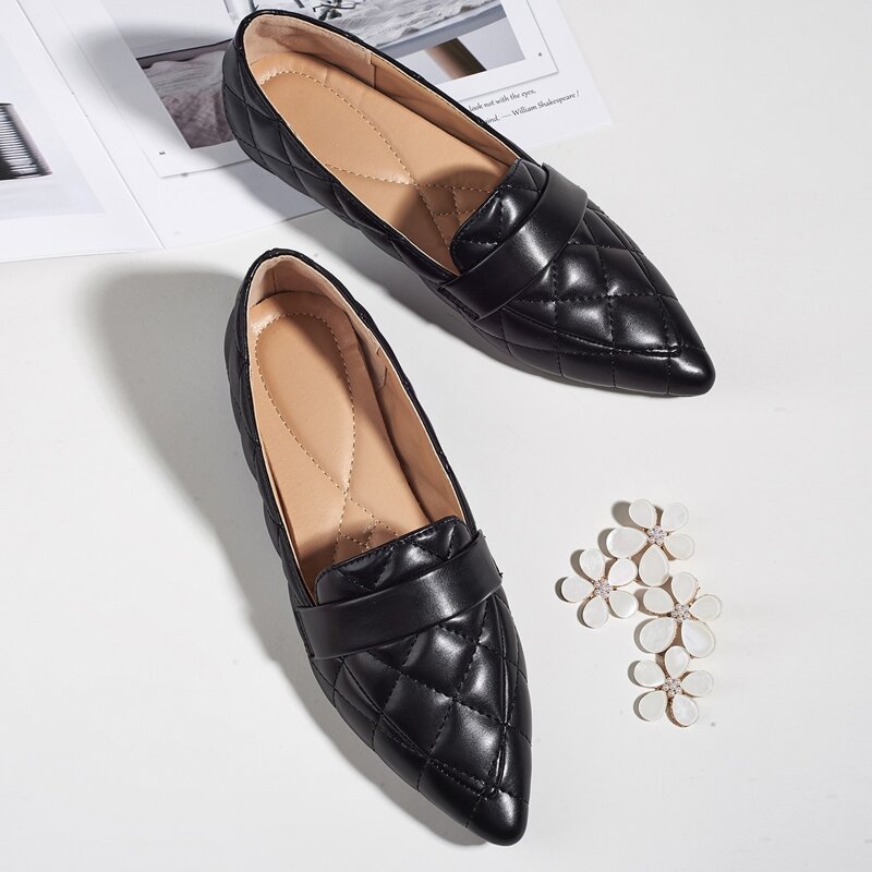 

Quilted Point Toe Flats, Black