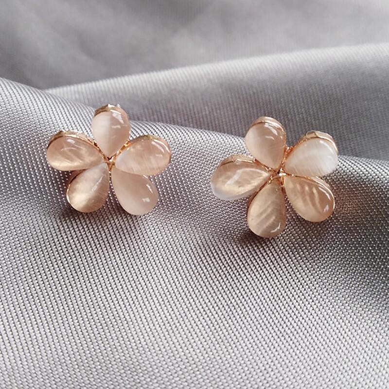 

Flower Stud Earrings, Baby pink