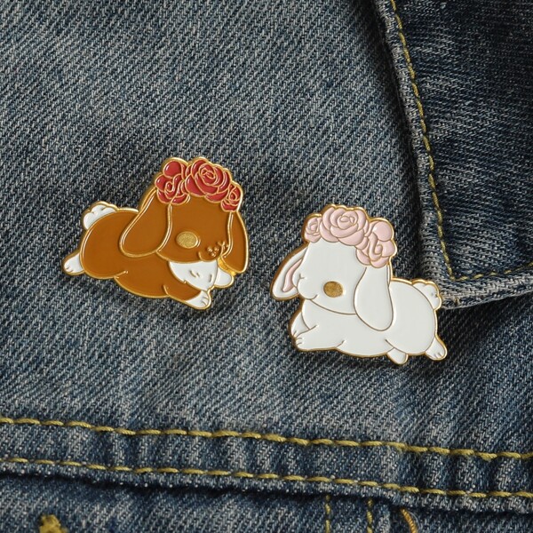 

2pcs Cartoon Brooch, Multicolor