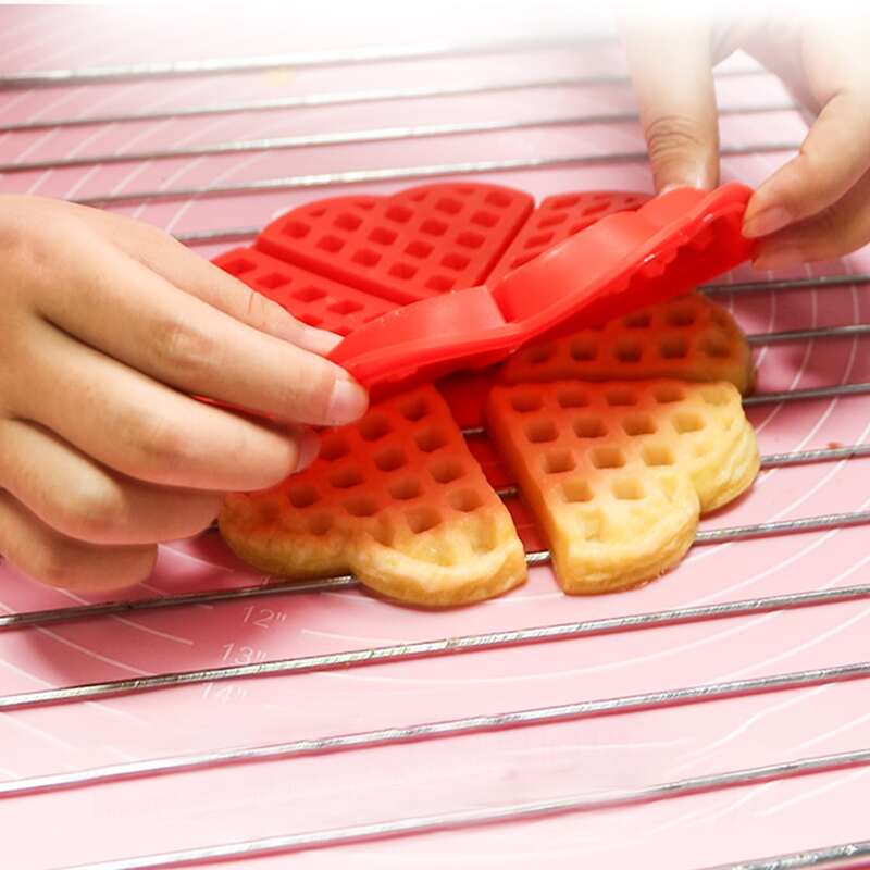 

1pc Heart Waffle Mold, Red