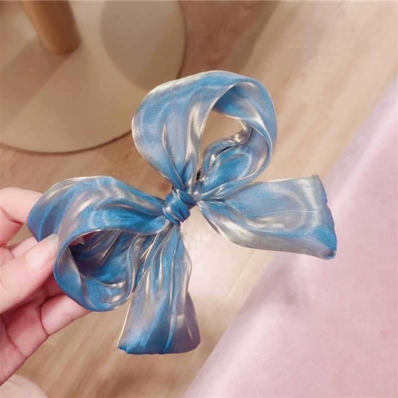 

2pcs Random Holographic Bow Hair Clip, Multicolor