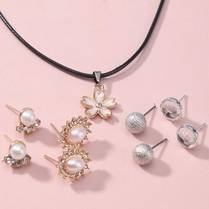 

4pairs Rhinestone Stud Earrings & 1pc Flower Necklace, White