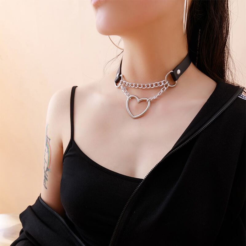 

Heart Decor Choker, Black