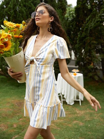 فستان مخطط بفتحة بربطة امامي