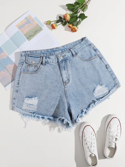 شورت جينز مقاس كبير بحافة خام وممزق