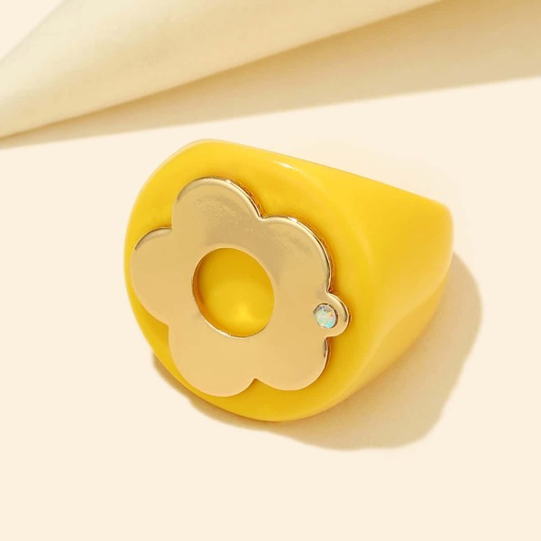 

Flower Decor Ring, Yellow