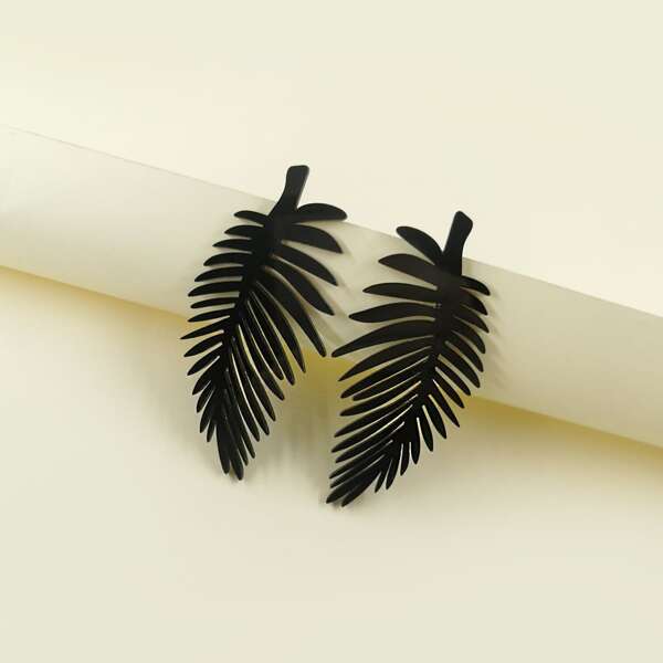 

Leaf Decor Earrings, Black